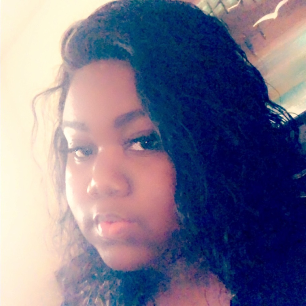 Meet your Posher, Denise